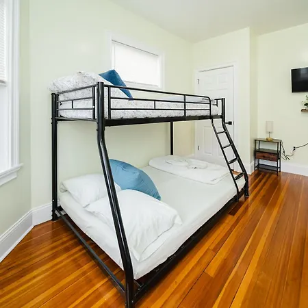 Apartment Inviting 4br - Kid Friendly - Near I-95 & Free Parking 90-2 Boston
