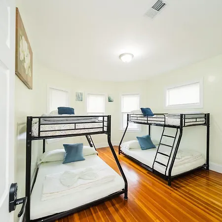 Inviting 4br - Kid Friendly - Near I-95 & Free Parking 90-2