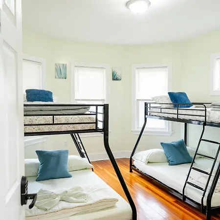 Inviting 4br - Kid Friendly - Near I-95 & Free Parking 90-2 Apartment Boston