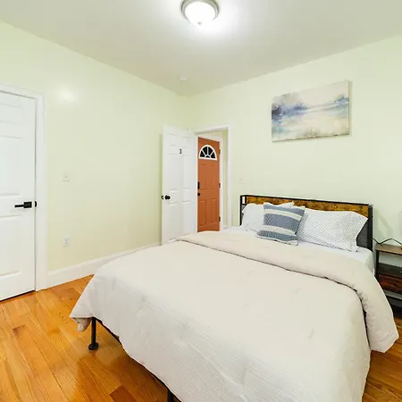 Inviting 4br - Kid Friendly - Near I-95 & Free Parking 90-2 Apartment Boston
