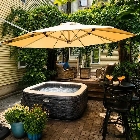 Homestay Bright King Suite, Massage Chair & Private Bath