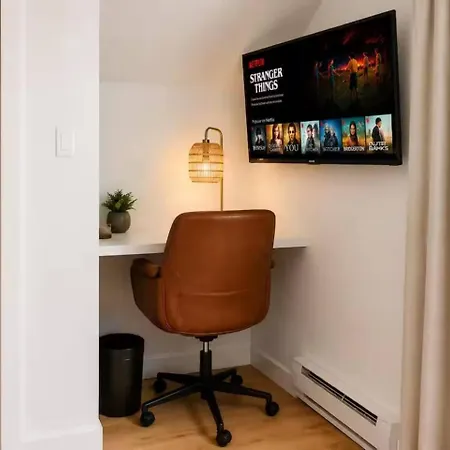 Homestay Bright King Suite, Massage Chair & Private Bath *