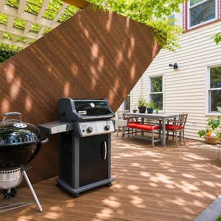 Hot Tub, Private Backyard & Bbq Near Airport