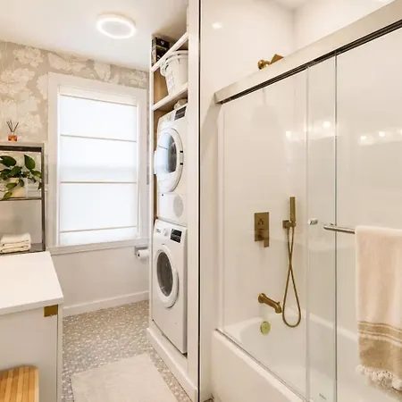 Hot Tub, Private Backyard & Bbq Near Airport Boston
