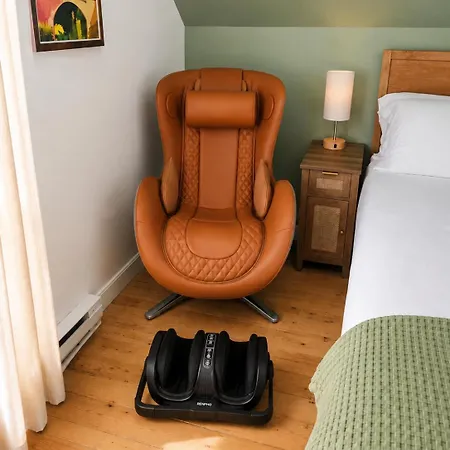 Hot Tub, Private Backyard & Bbq Near Airport Holiday home Boston