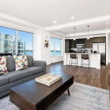 Spacious In Seaport Apartment *