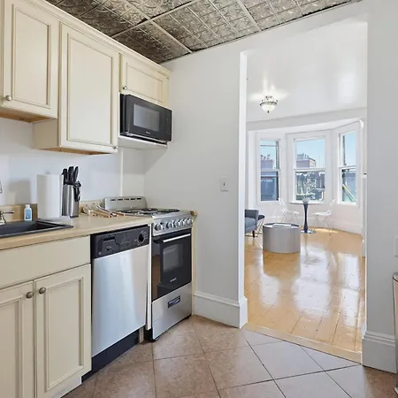 Back Bay Near Line, Dining & Hynes Apartment Boston