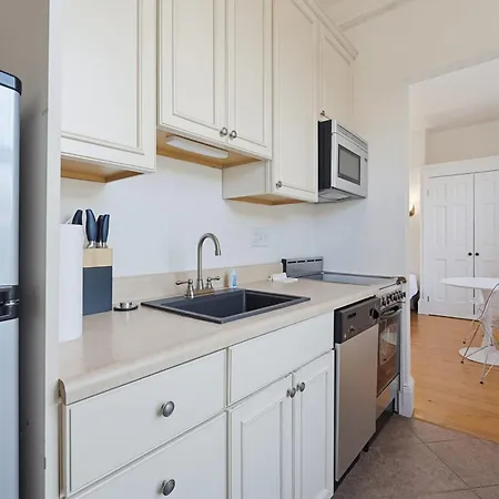 Stylish Stay, Walk To T & Newbury St! *
