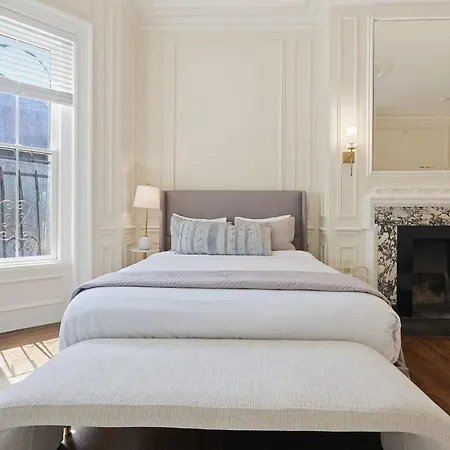 Elegant Back Bay On Hereford Street Apartment