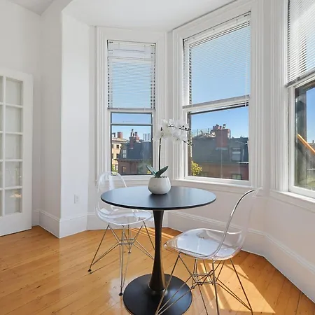 Back Bay Near Line, Dining & Hynes Apartment Boston