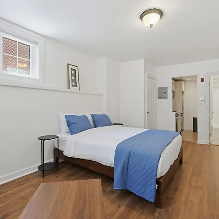 Polished Back Bay Near Shops & Dining Apartment Boston