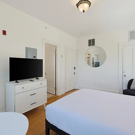 Stylish Stay, Walk To T & Newbury St! * Boston