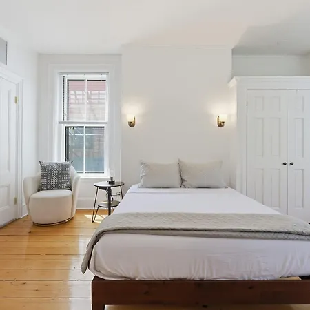 Brownstone, Steps To Shopping & Dining *