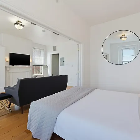 Back Bay Near Line, Dining & Hynes Apartment *
