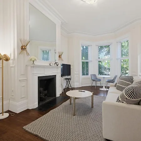 Elegant Back Bay On Hereford Street *