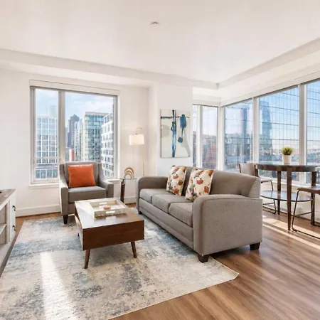 Spacious In Seaport Apartment
