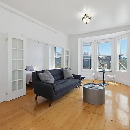 Back Bay Near Line, Dining & Hynes Apartment *