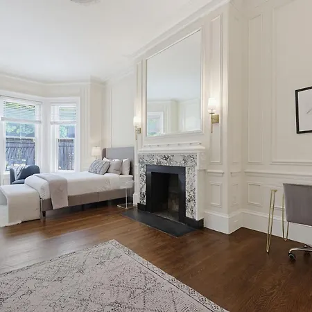 Elegant Back Bay On Hereford Street *