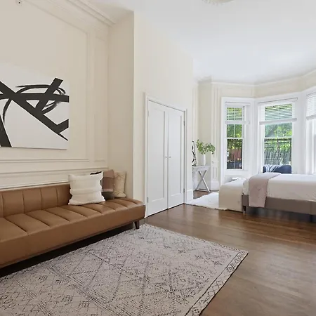 Elegant Back Bay On Hereford Street *