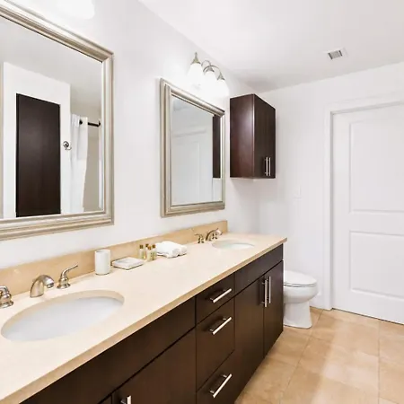 Spacious In Seaport Apartment *