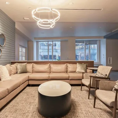 Spacious In Seaport
