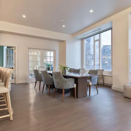 Apartment Spacious In Seaport Boston