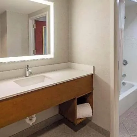 Roundhouse Hotel