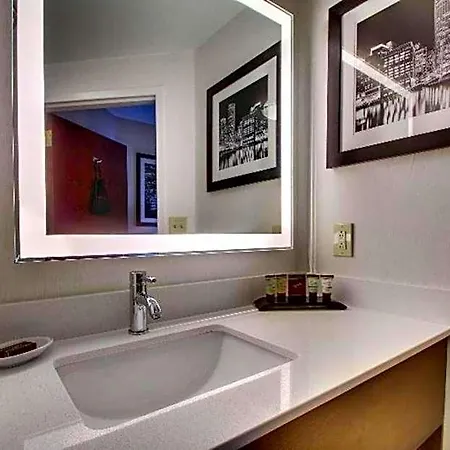 Hotel Roundhouse 3*