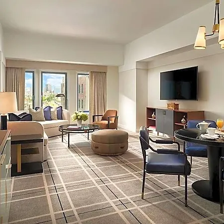 Mandarin Oriental, Hotel