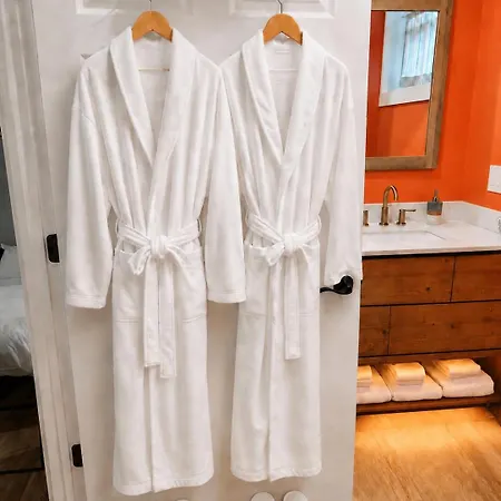 Modern Near Logan With Private Entrance Homestay Boston