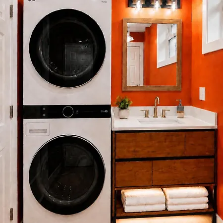 Modern Near Logan With Private Entrance Boston