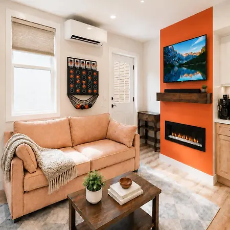 Modern Near Logan With Private Entrance Homestay