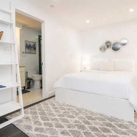 Renovated Studio, Steps To Mgh, Suffolk, Sleeps 4 * Boston