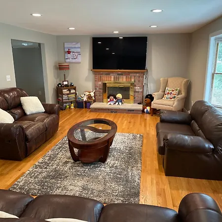 Single Family House - 19' Train To Back Bay *