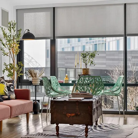 Prime Seaport 2br Steps To Convention Center Apartment
