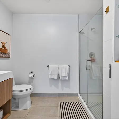 Prime Seaport 2br Steps To Convention Center Apartment *