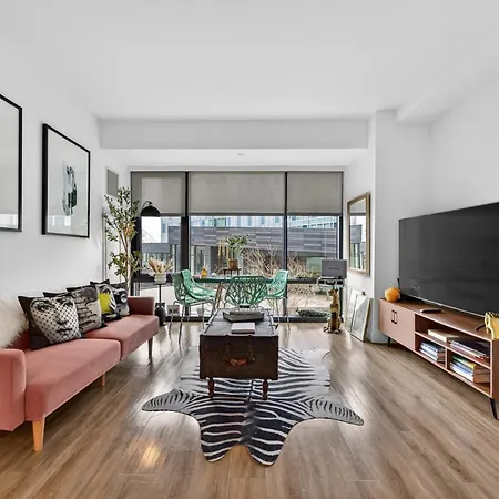 Prime Seaport 2br Steps To Convention Center Apartment *