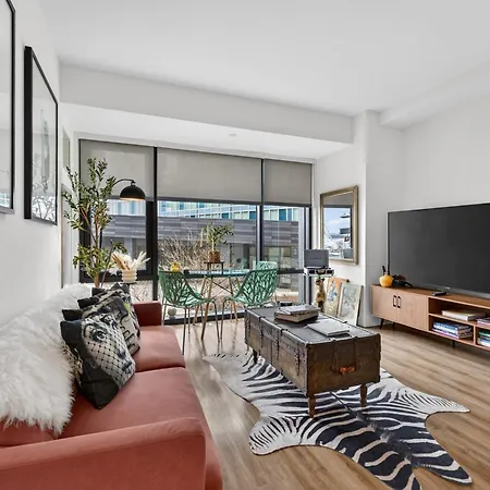 Prime Seaport 2br Steps To Convention Center Apartment *