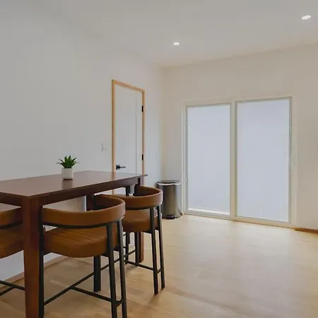 Apartment Stylish E Quick Transit To Downtown