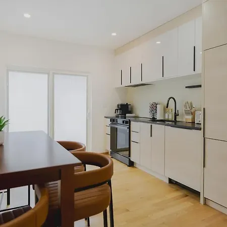 Stylish E Quick Transit To Downtown Apartment