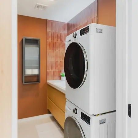 Stylish E Quick Transit To Downtown Apartment Boston