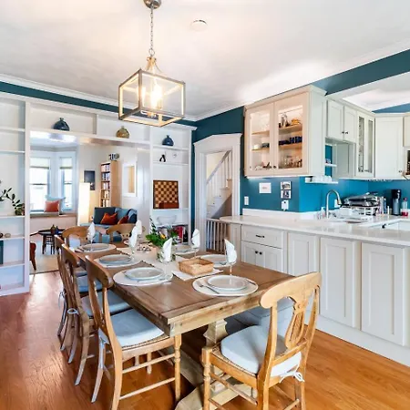 2 Full Kitchens, Near Airport, Yard & Fire Pit