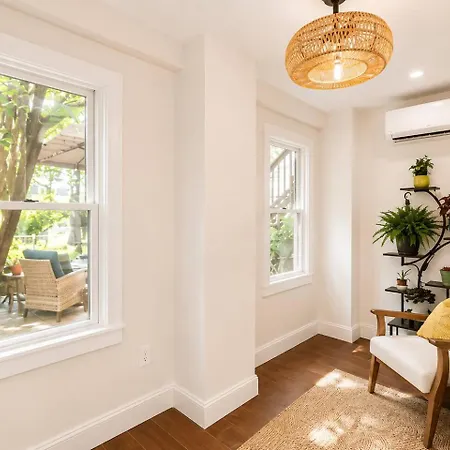 2 Full Kitchens, Near Airport, Yard & Fire Pit *