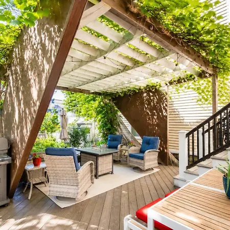 2 Full Kitchens, Near Airport, Yard & Fire Pit Boston