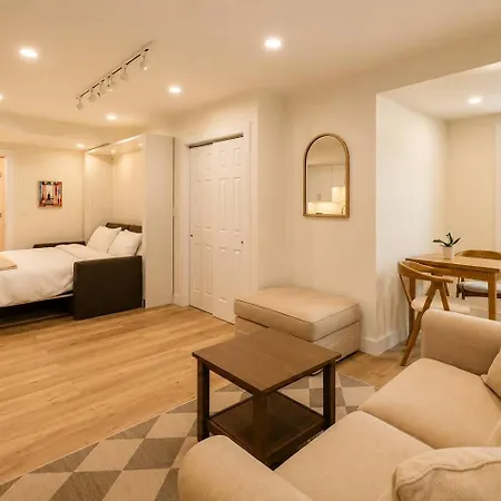 2 Full Kitchens, Near Airport, Yard & Fire Pit *