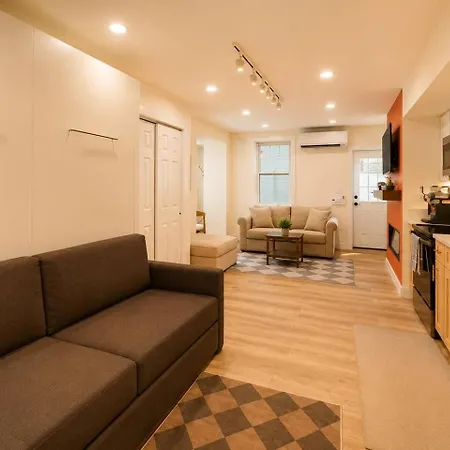 2 Full Kitchens, Near Airport, Yard & Fire Pit * Boston