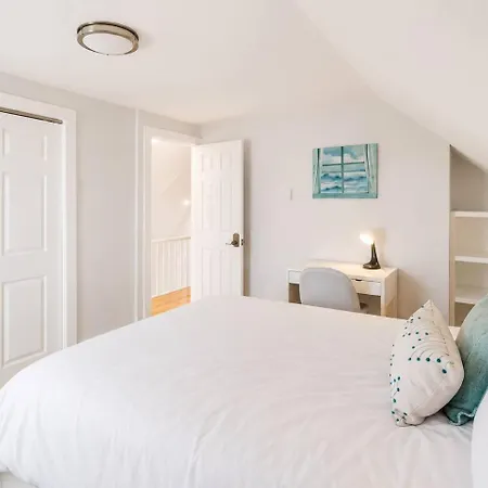 2 Full Kitchens, Near Airport, Yard & Fire Pit