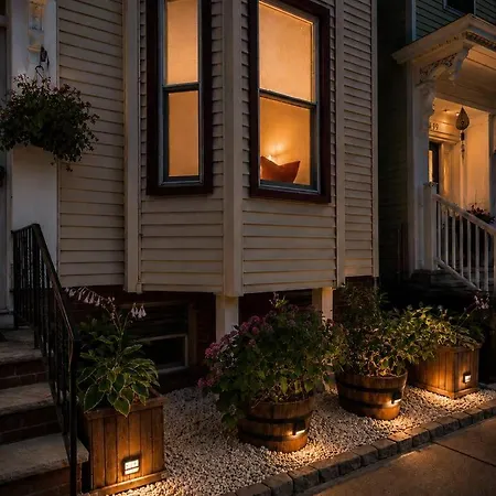 Holiday home 2 Full Kitchens, Near Airport, Yard & Fire Pit Boston