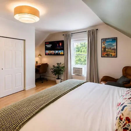2 Full Kitchens, Near Airport, Yard & Fire Pit