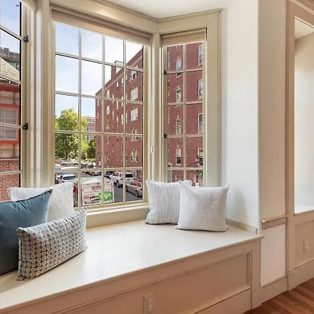 Flat Spacious And Living *